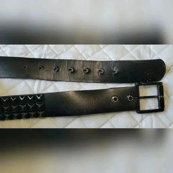 Studded belt - Picture 3 of 6